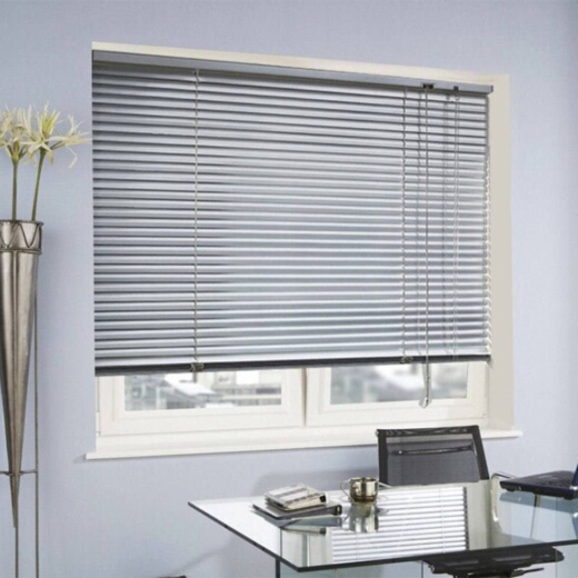 Алюминиевые жалюзи на большое окно