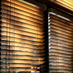 Деревянные жалюзи для витрин цена. Купить в «Мастерская Жалюзи»